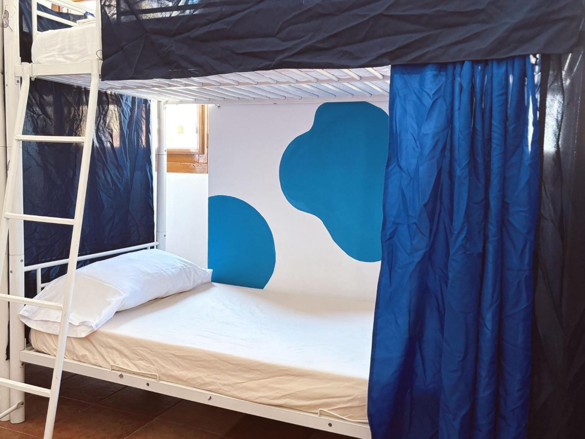 Bed 8-Bed Mixed Dormitory Room